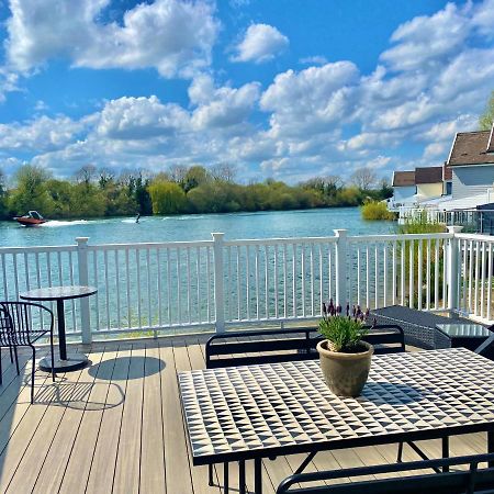 Cotswolds Lakeside Lodge - Nesbitt'S Nest South Cerney Eksteriør bilde