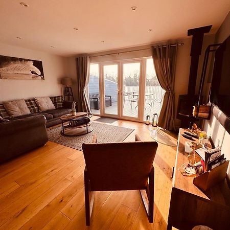 Cotswolds Lakeside Lodge - Nesbitt'S Nest South Cerney Eksteriør bilde
