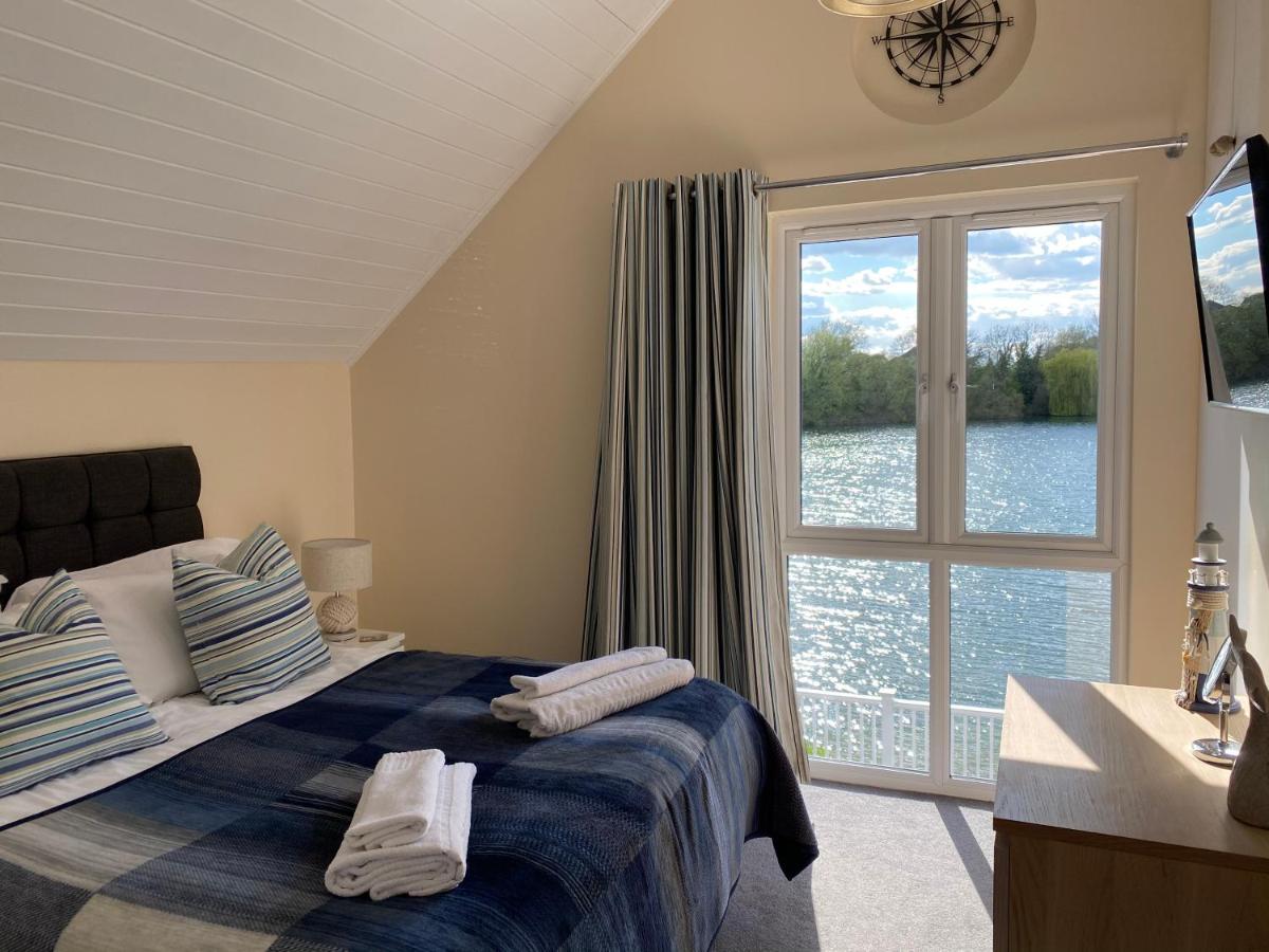 Cotswolds Lakeside Lodge - Nesbitt'S Nest South Cerney Eksteriør bilde