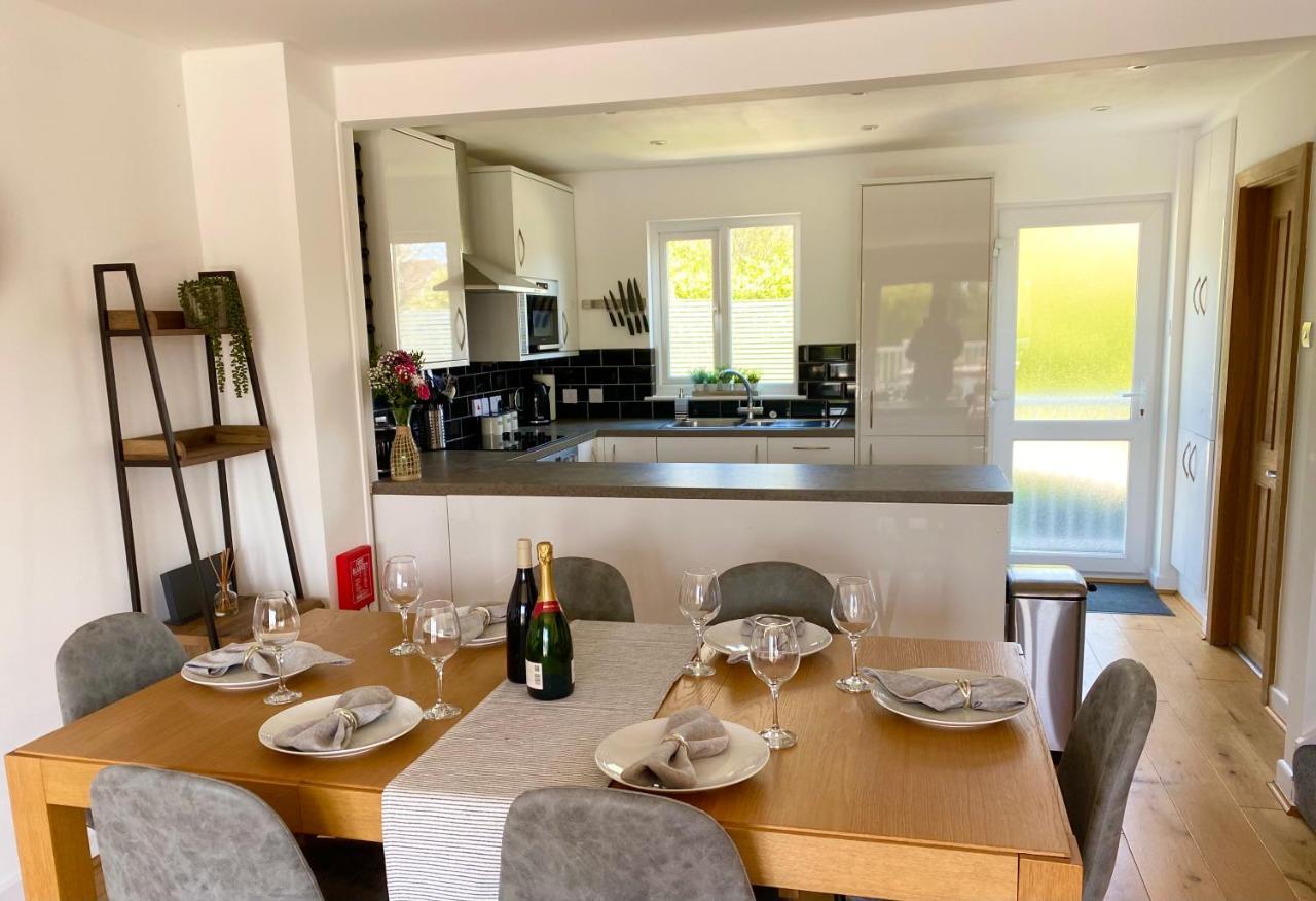 Cotswolds Lakeside Lodge - Nesbitt'S Nest South Cerney Eksteriør bilde