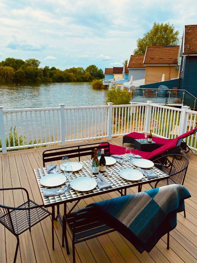 Cotswolds Lakeside Lodge - Nesbitt'S Nest South Cerney Eksteriør bilde