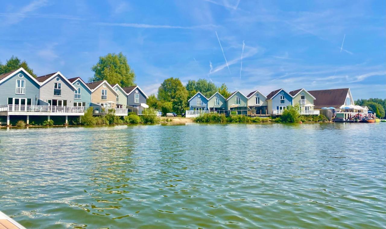 Cotswolds Lakeside Lodge - Nesbitt'S Nest South Cerney Eksteriør bilde