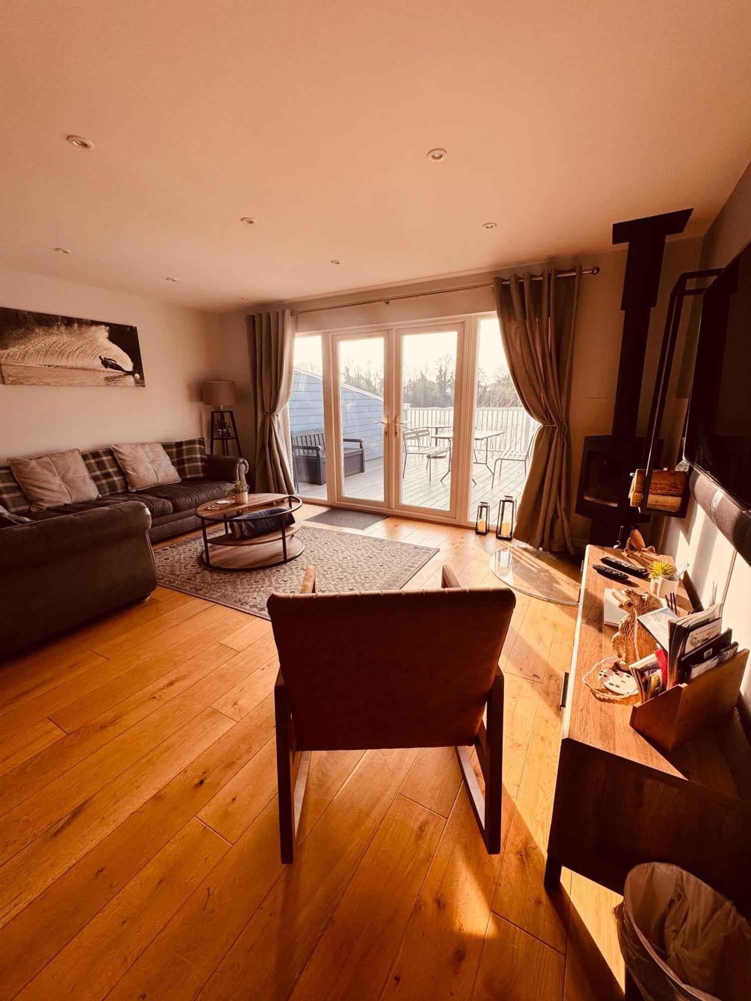 Cotswolds Lakeside Lodge - Nesbitt'S Nest South Cerney Eksteriør bilde